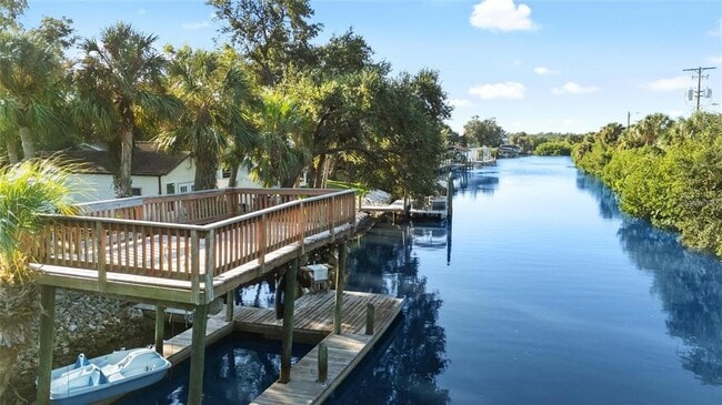 Building Photo - 8825 Oak St