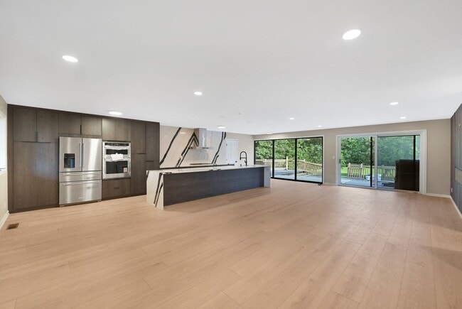 Building Photo - 11110 Highland Dr