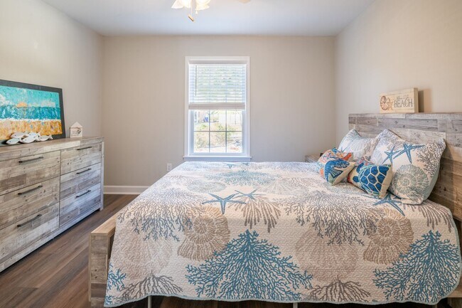 Building Photo - HOT TUB ANYONE?  THIS OFF-SEASON RENTAL IS AVAILABLE NOV-FEB '27