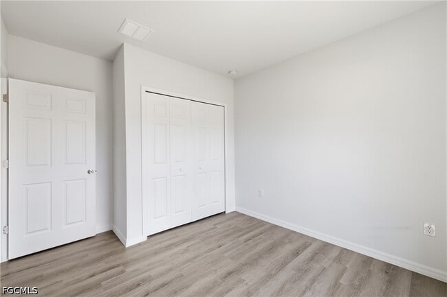 Building Photo - 1406 Ford Cir