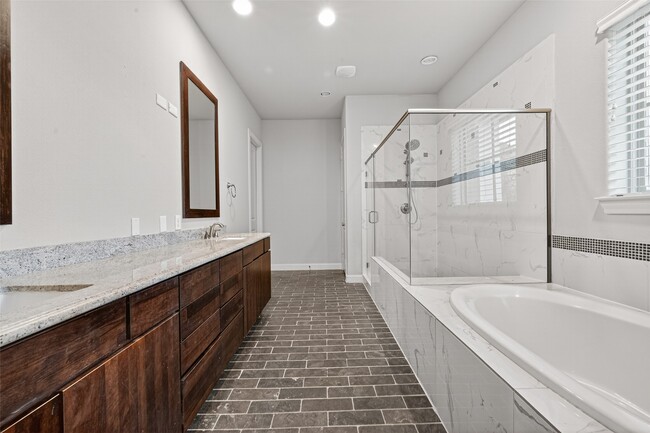 Building Photo - 10917 Upland Park