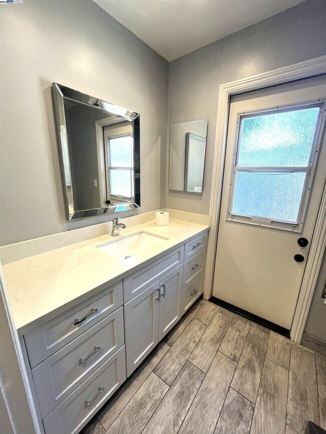 Building Photo - 584 Harvard Ave