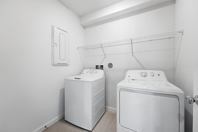 Building Photo - 10461 NW Suncrest Lp