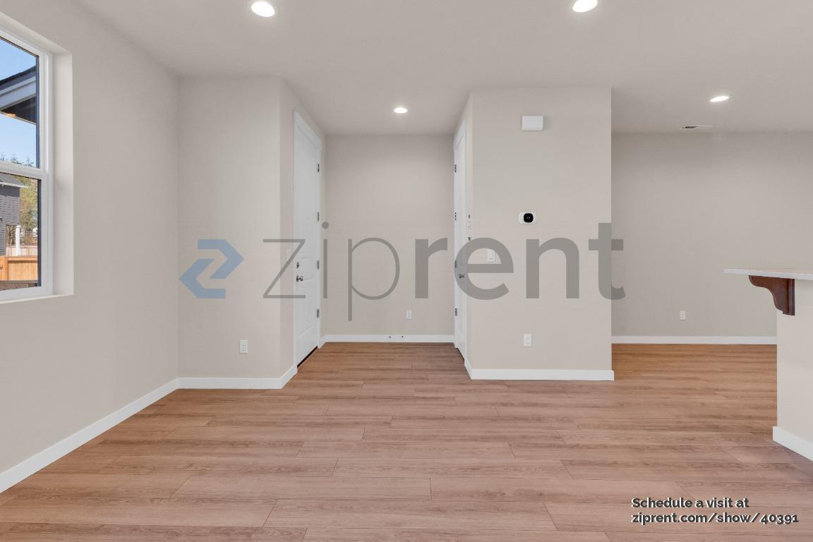 Building Photo - 18304 NE 43rd Pl