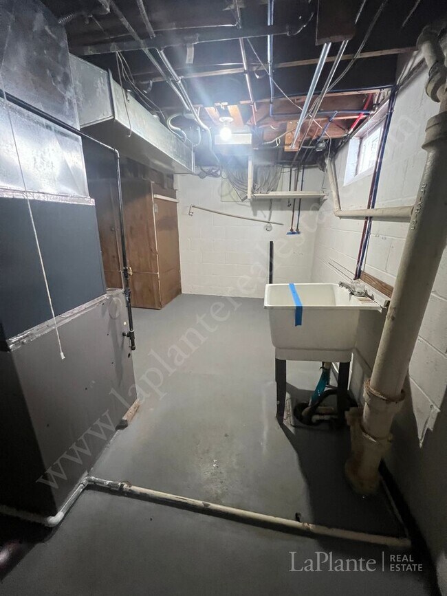 Building Photo - Move-in Ready 3 Bedroom Home for Rent