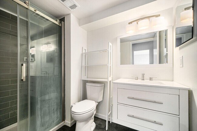 Building Photo - 1325 S Maple Rd