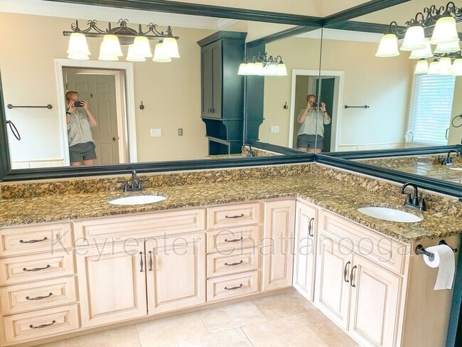 Building Photo - 8011 Dancing Fern Trail