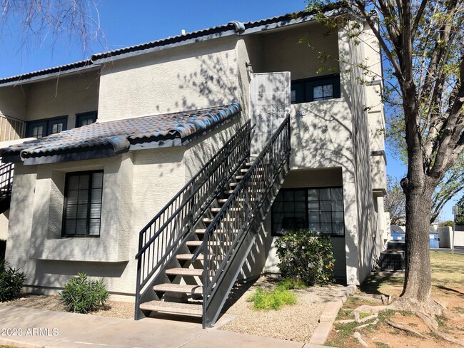 Primary Photo - 3716 E University Dr
