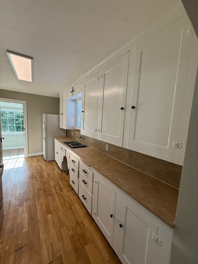 Building Photo - Charming Vintage Home in the Desirable Cam...