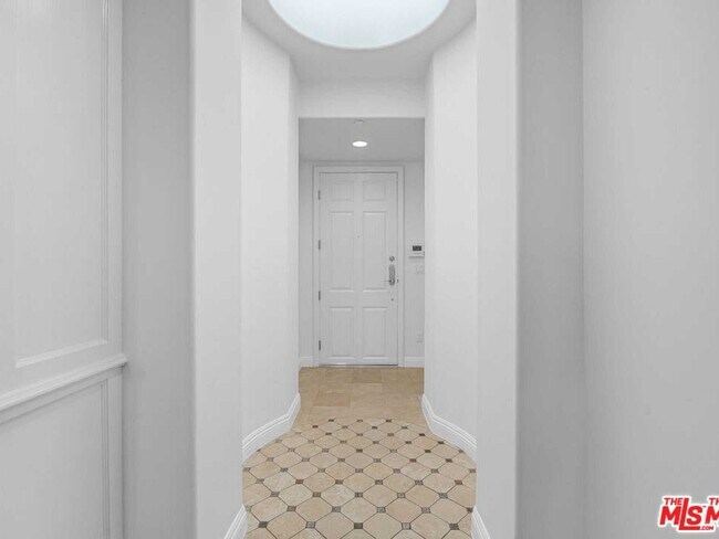 Building Photo - 143 N Arnaz Dr