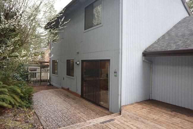 Building Photo - Lake Oswego South Shore Traditional