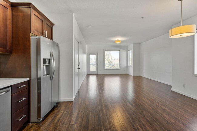 Building Photo - Beautiful, modern 2-bdrm/1-bath condo in v...