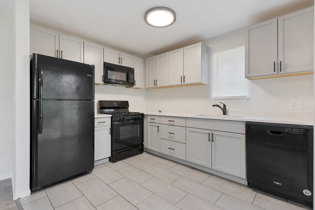 Building Photo - 8 Gant Cir