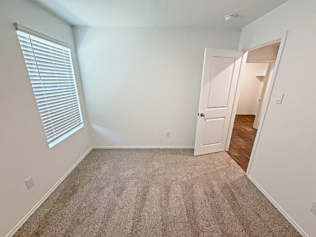 Building Photo - 5017 Pitch