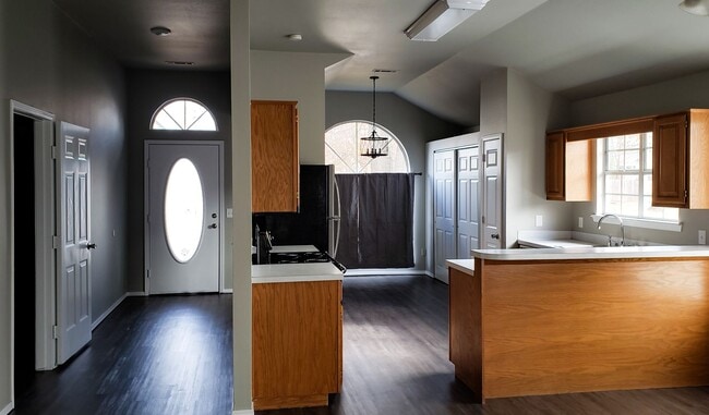 Building Photo - Great 4 Bedroom 2 Bath home and fenced yard!!!