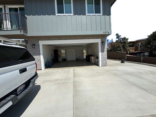 Building Photo - Brand New Upstairs Unit