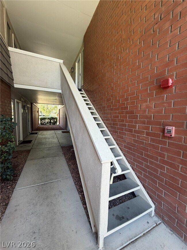 Building Photo - 650 Oakmont Ave