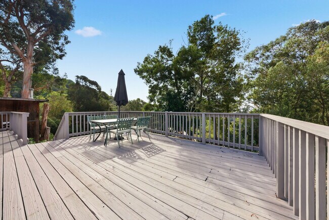 Building Photo - 5100 Leona St