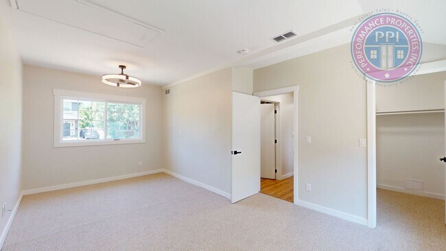 Building Photo - Portland's Sought After University Park!!!  Luxury Classic Ranch Style Home, Completely Renovated...