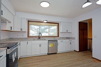 Building Photo - Beautifully Updated 3-Bed 2-Bath Home in Eden Prairie!