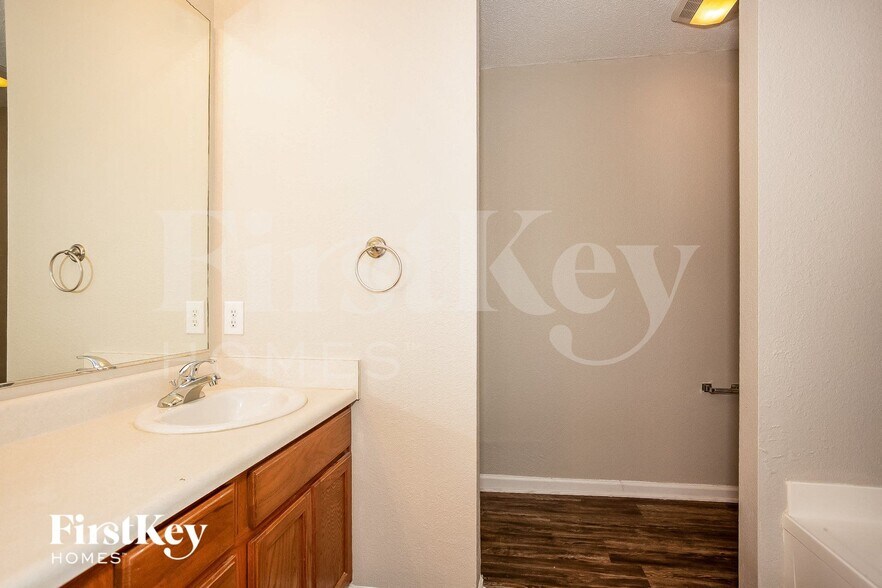 Building Photo - 15563 Dusty Trail