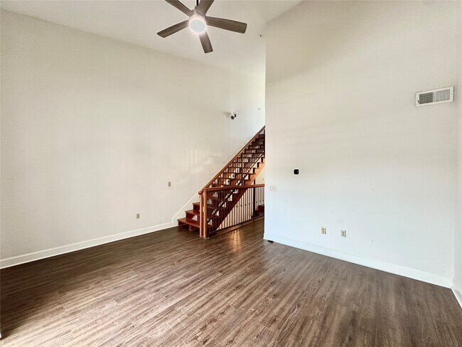 Building Photo - 1602 Elgin St