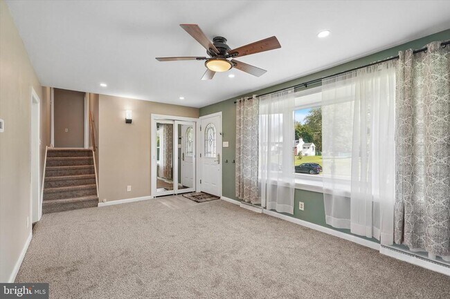 Building Photo - 2176 Meadowview Dr