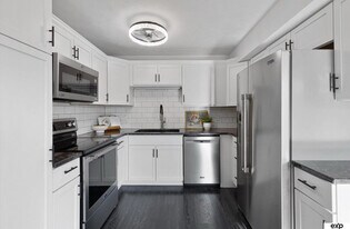 Building Photo - 12727 Woodcrest Plz