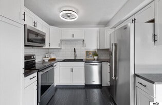 Building Photo - 12727 Woodcrest Plz