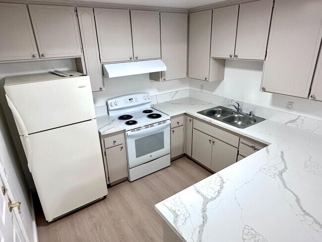 Building Photo - 4507-4507 Zachary Way