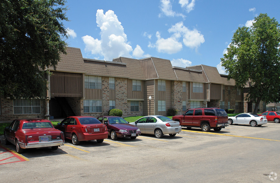 Building Photo - The Bluffs of Brookside