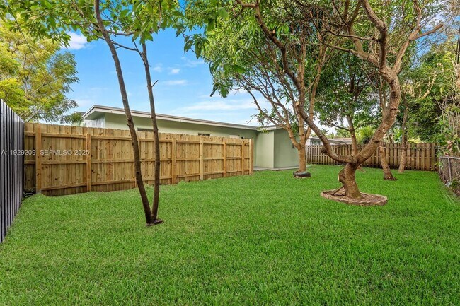 Building Photo - 2610 NW 83rd Ave