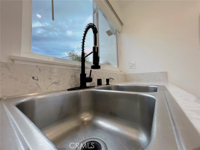 Building Photo - 6817 Glendale Ave