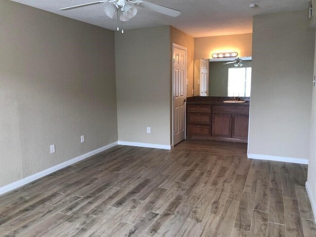 Building Photo - 12500 Sandpiper Dr