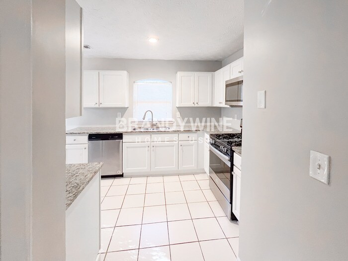 Building Photo - 4400 Westchester Ct