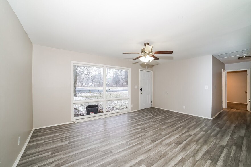 Building Photo - 2647 W Nebraska Ave