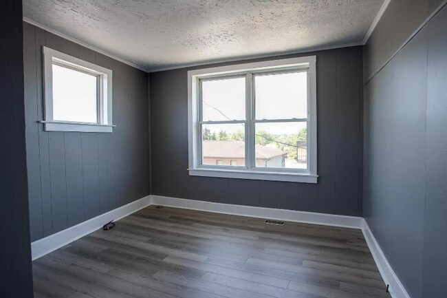 Building Photo - 3581 Robert C Byrd Dr