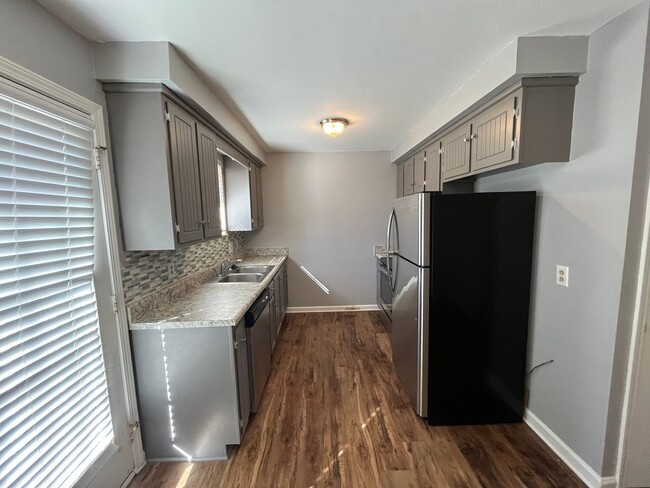 Building Photo - Charming 3 Bed, 2 Bath Home on Over an Acre!