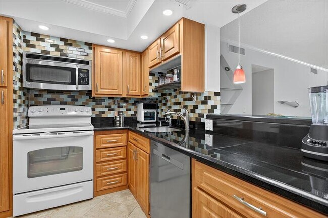 Building Photo - 2671 S Course Dr