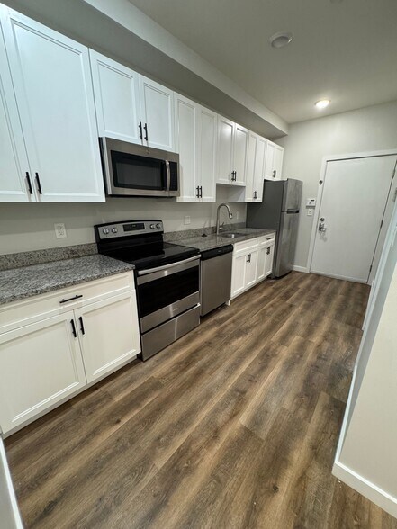 Building Photo - 707 N 40th St