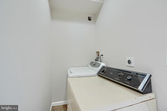 Building Photo - 3805 Garrison Blvd