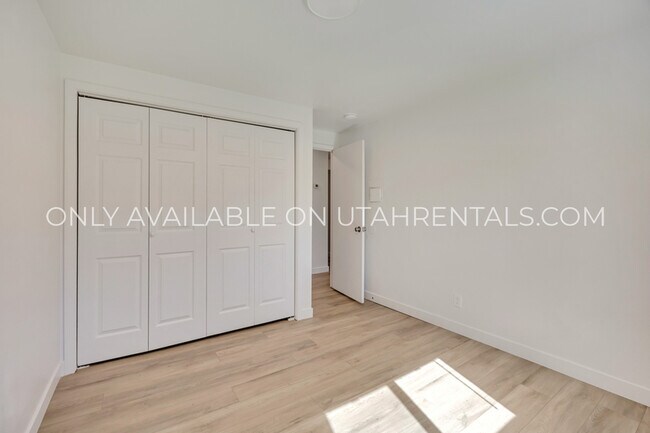 Building Photo - 1537 S 450 E
