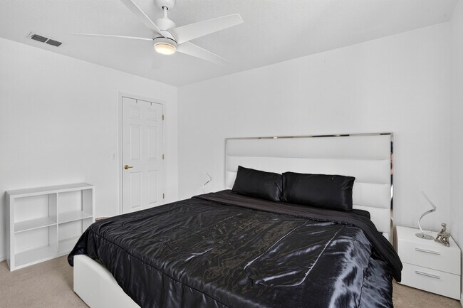 Building Photo - 515 Corvina Dr
