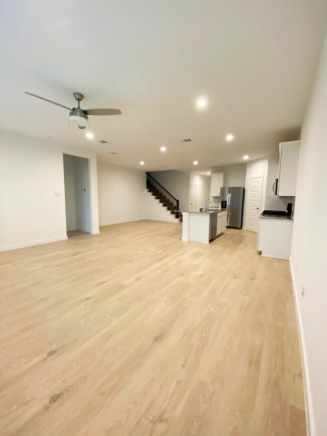 Building Photo - 4971 Edgewood Dr