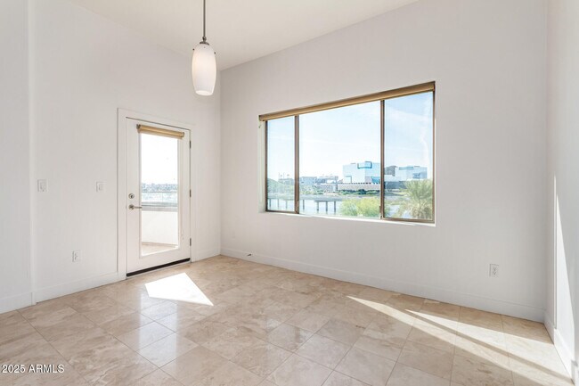 Building Photo - 945 E Playa Del Norte Dr