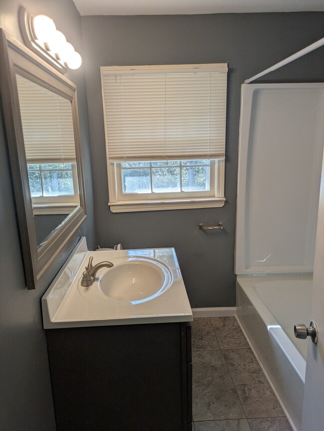 Building Photo - 6097 Park Dr