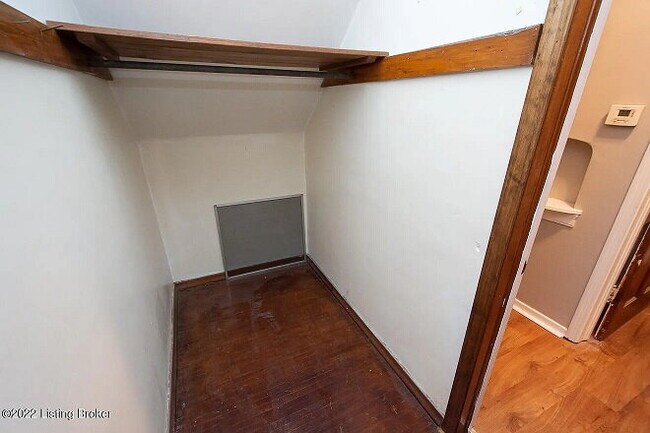 Building Photo - Charming 1 bed, 1 bath apartment in old louisville.