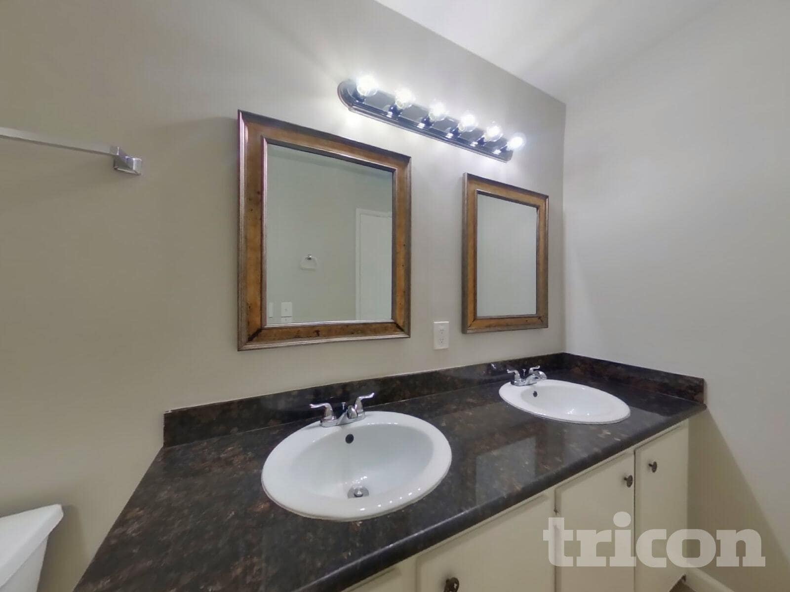 Building Photo - 110 Inverness Dr