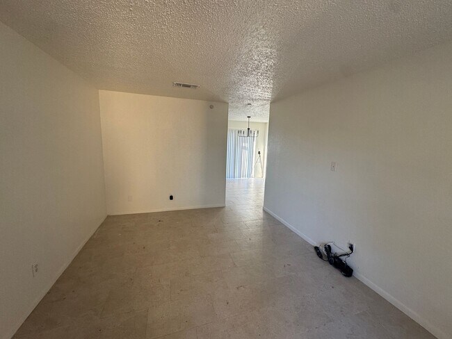 Building Photo - 913 N 19th St
