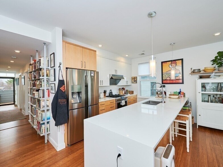 Building Photo - 290 Highland Ave